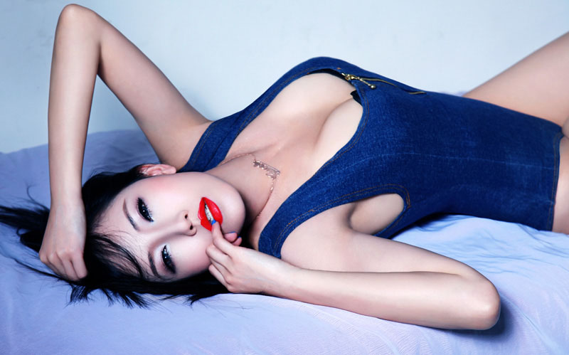 长腿女神赵纹清酥胸袭人