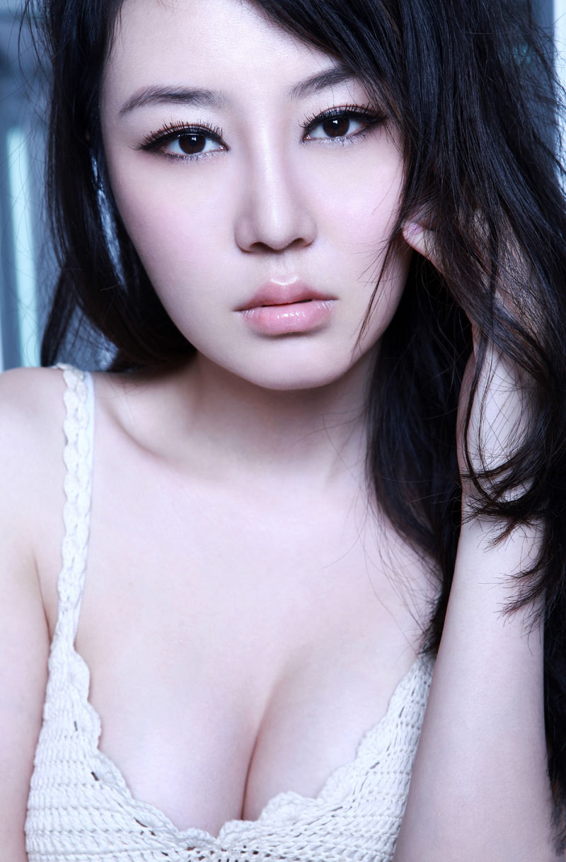 美艳女人倪婷婷双峰诱惑十足