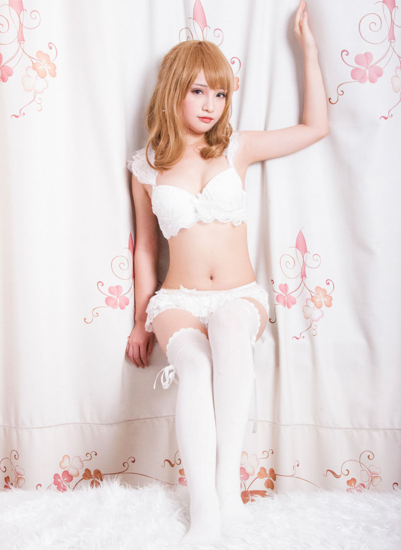 甜美粉嫩mm香艳私房照片