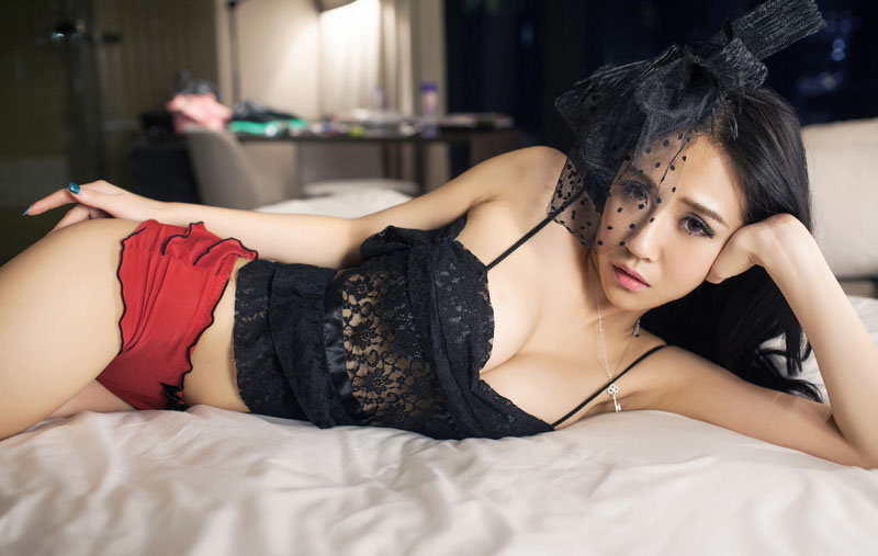 于大小姐床上内衣诱惑写真