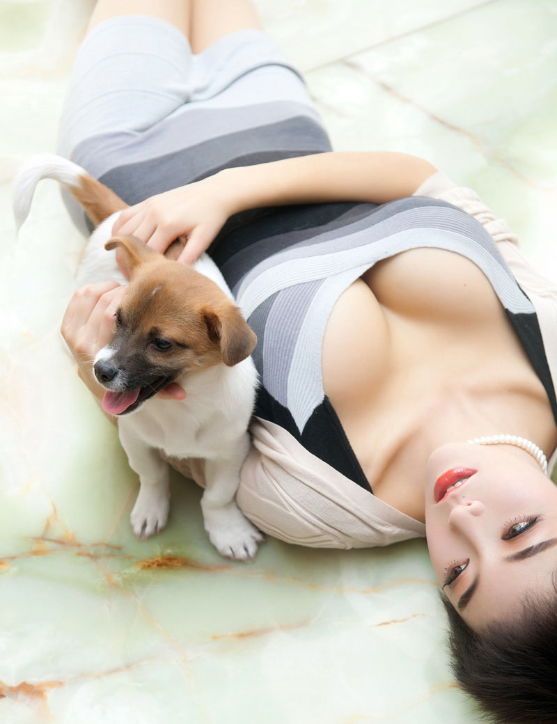 冷艳美女潘春春双峰饱满欲出