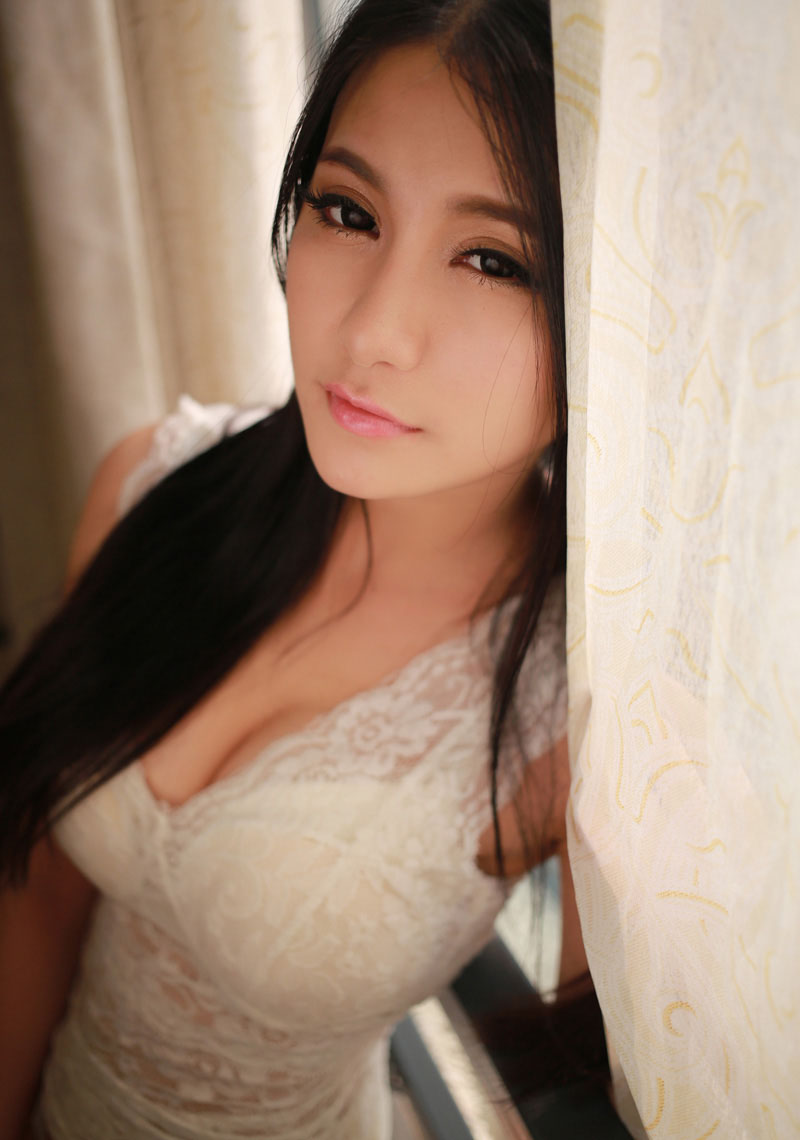 女神七喜性感居家大秀身姿